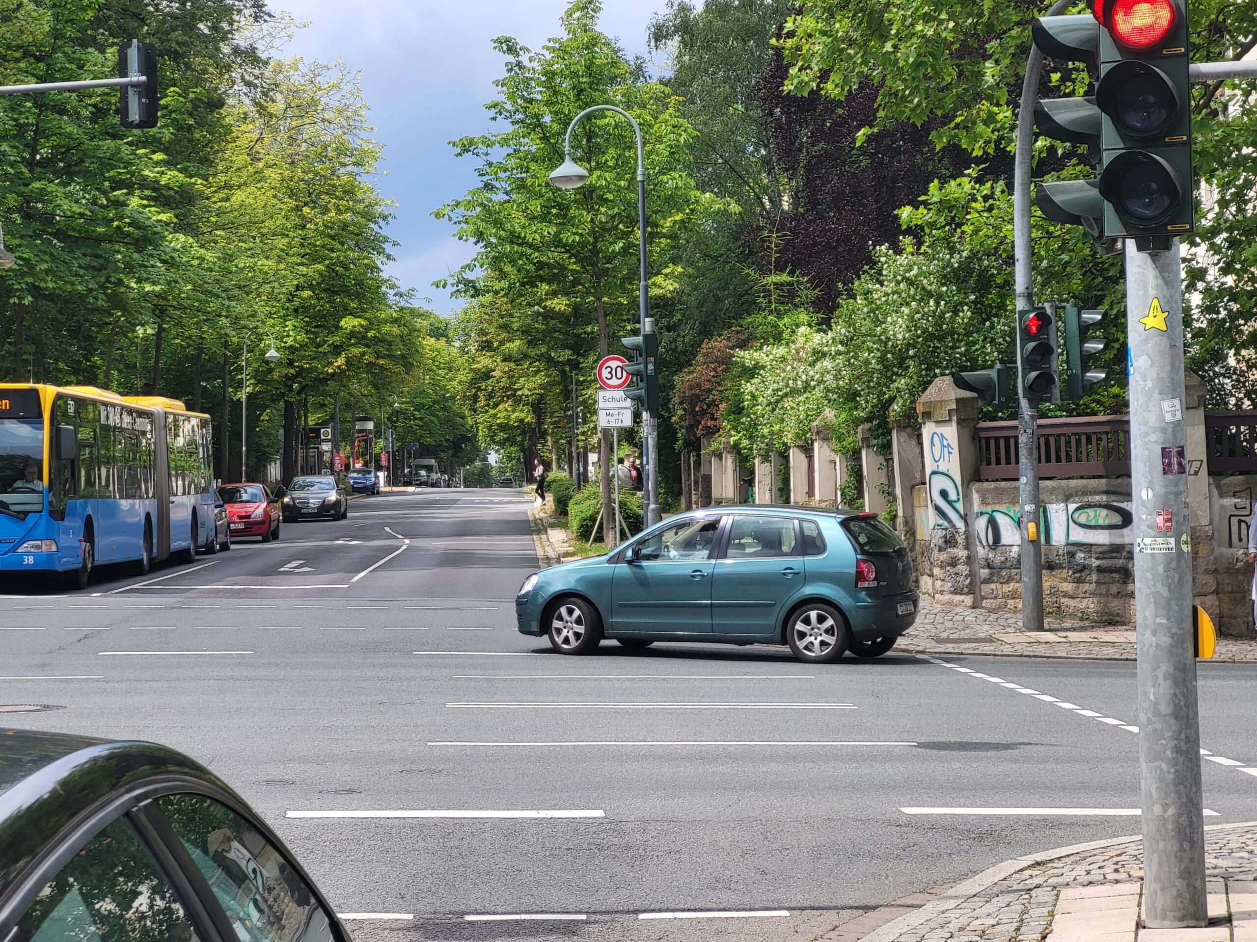 30 vor Grundschule Weststraße Chemnitz, gern ignoriert